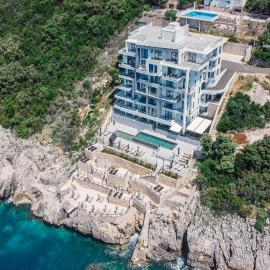 Dollaku Seafront Apartments – hotel w Barze