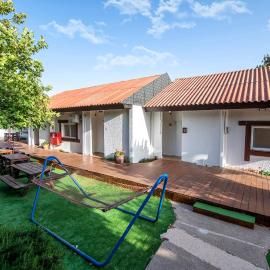 אירוח הר אודם, hotel v destinaci Odem