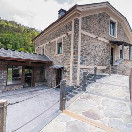 Apartamentos Rurales Casa Llongo, hotelli kohteessa Coaña