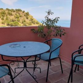 T2 appartment with sea view and swimmimg pool.