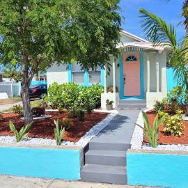 Lake Worth Beach Paradise Cove Cottage 2-1Bedroom, hotel a Lake Worth