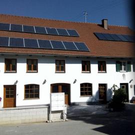 Andermichlhof (3)Ferienwohnung Groß Landsberger Strasse 8, hotelli kohteessa Geltendorf