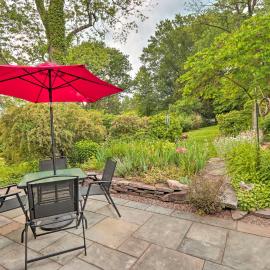 Charming Abode w/ Patio - Walk to Town + River!, hotel in Stockton