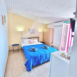 Avra Budget Beach Rooms, hotel a Benitses