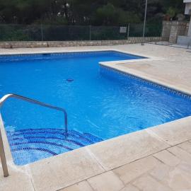 Gaviotas piscina comunitaria, hotell i Calafat