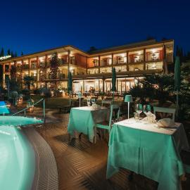 Villa Madrina Lovely and Dynamic Hotel, hotel en Garda