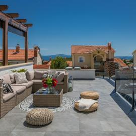 Sea view modern spacious lounge house