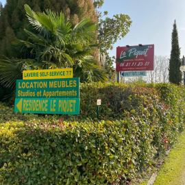 Le Piquet, hotel u gradu Cazaubon