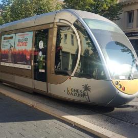 NEW CHEAP PRIVATE ROOM, KITCHEN , OVERWIEUW sea,TRAM on spot, 12 minutes from nice train station with tram , beach in 17 min tram , CHAMBRE PRIVÉE pas cher, cuisine équipée , tram sur place, APERÇU mer, 12 min de la gare de Nice avec le tram, 17 min plage: Nice'de bir otel