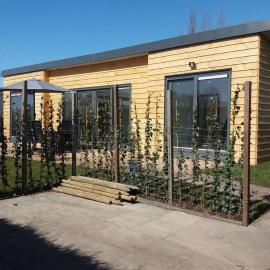 luxe Vakantie bungalow met 3 slaapkamers, hotel sa Dronrijp