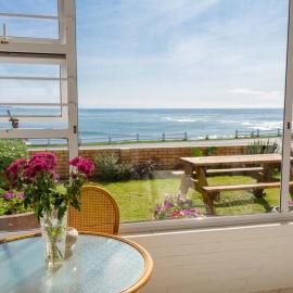 Bayview Seafront Apartment, hotel u gradu Gonubi