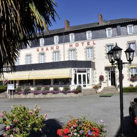 Le Grand Hôtel de Mayenne - Logis hôtels restaurant, viešbutis mieste Majenas
