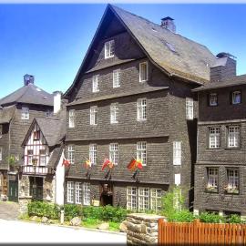 Hotel Graf Rolshausen, ξενοδοχείο στο Μονσάου
