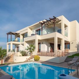 Loutra에 위치한 호텔 Family Villa Rousa in Rethymno with Pool, BBQ and Kids Area