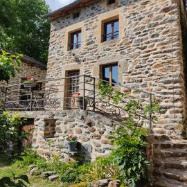 Gîte Le p'tit nid de Riouffreyt, hotel i Le Pertuis