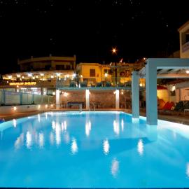 SHINE VERANDA PRIVE APTS 7PERSONS, hotel u gradu Plataniás