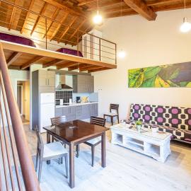 Apartamentos El Capricho, hotel in Águeda del Caudillo