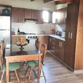 Lovely house not far from the beach, near Protaras, hotel in Dherinia