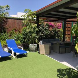 Bungalow Portos with amazing privet garden, hotel in Playa del Ingles