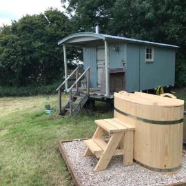 1 Bed Shepherds Hut - Sleeps 2 -Wood Fired Hot Tub