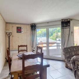 APPARTEMENT DUPLEX SPACIEUX - SAINT JEAN D'AULPS STATION - PIED DES PISTES - 9 Personnes - RELAIS D13, hotel in Saint-Jean-d'Aulps