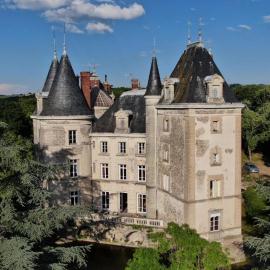 Château de Saint Bonnet les Oules – hotel w mieście Saint-Bonnet-les-Oules
