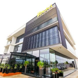 N Hotel BY NOSHI, hotel u gradu Rinas