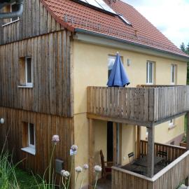 Ferienwohnungen Im grünen Eck，Airlenbach的飯店