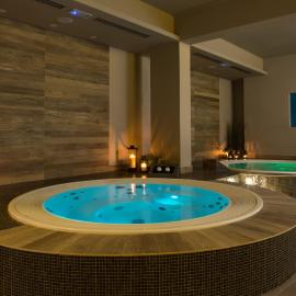 Hotel Casali، فندق في تشيسينا