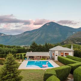 Villa Stymfalia - Luxury Mansion with Private Pool, hotel in Kartérion