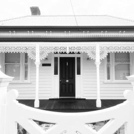 Castlebar - Superior Boutique Accomodation - Steps to Pakington Street, hotel in Geelong West
