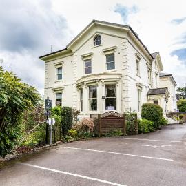 Beaumont House, hotel in Cheltenham