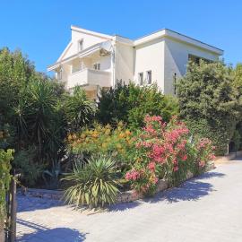 Lenka Apartments I, hotel u gradu Novalja