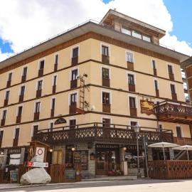 Art Hotel Grivola, hotel u gradu Breul Červinija