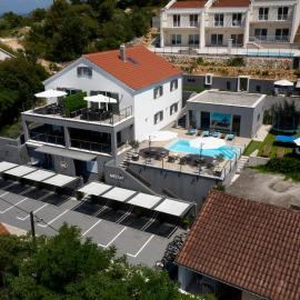 Villa Median, hotel a Žman