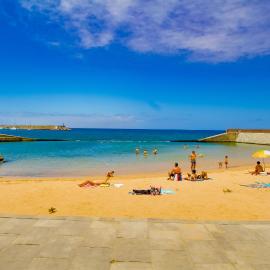NEUE 2 SCHLAFZIMMER FERIENWOHNUNG DiREKT AM STRAND