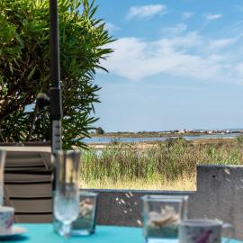 Maisonеtte Arcadia - vue sur l'étang, hotel in Gruissan