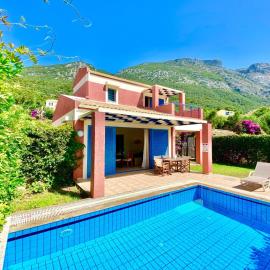 Villa Barbati Thalassaki with private pool by DadoVillas, hotel i Mparmpati
