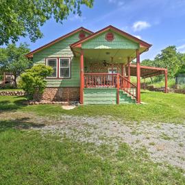 Charming Hilltop Cottage in Medicine Park!