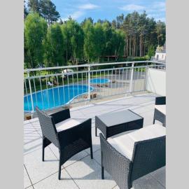 Uroczy apartament z basenem i kortem tenisowym