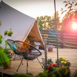 Pokoje u Basi Glamping Mikołajki – hotel w mieście Mikołajki