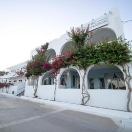 Karanasos: Batsi şehrinde bir otel