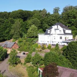 Hofgut Langenborn Wohnen auf Zeit möblierte Apartments Aschaffenburg Alzenau Frankfurt, hotel in Schöllkrippen