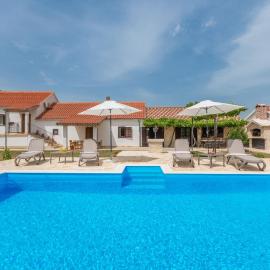 Villa Vitis ZadarVillas, hotel in Oklaj