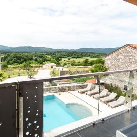 Vineyard View Apartment Karst HerMes arT, Hotel in Sežana