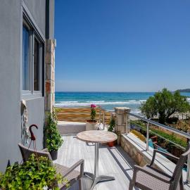 Golden Dolphin Studios & Apartments, hotel in Alykes