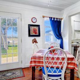 Joys Beach Cottage: Rockport şehrinde bir otel