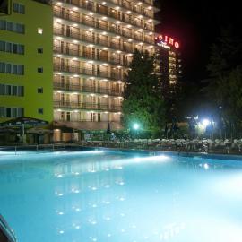 Hotel Varshava- Free parking 5 minutes away with shuttle, hotel en Golden Sands