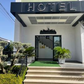 Hotel New York โรงแรมในKamëz