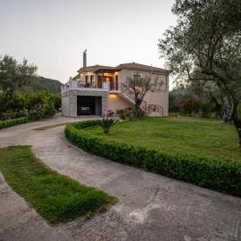 Luxury Rustic Villa Mountain View, hotel v destinaci Lefkada